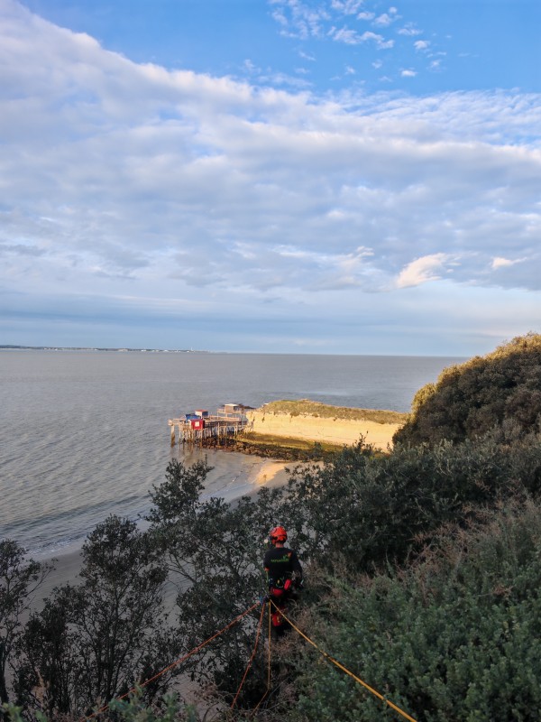 Élagage sur falaise en Charente 
