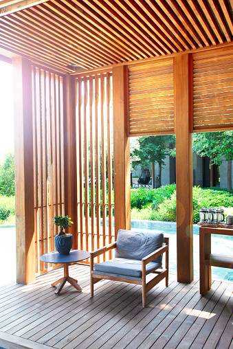 Fabrication et pose d'une pergola en bois sur-mesure 4X3 à côté de Bordeaux 33